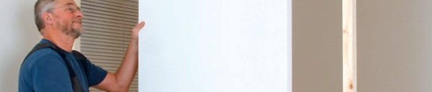 Väliseinä kätkee liukuoven